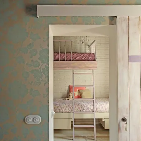 Pink House Hotel *