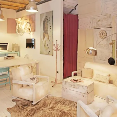 Pink House Hotel *